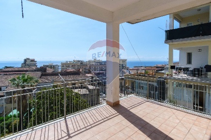 Foto Appartamento in via Piemonte, Acireale di 151 m² con 5 locali