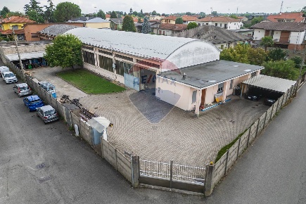 Foto Capannone industriale in via ungaretti, Buscate di 625 m² in vendita