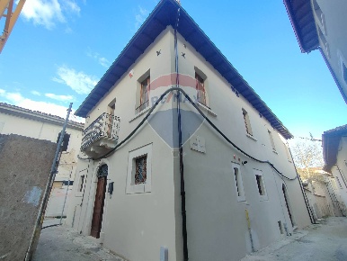 Foto Appartamento a L'Aquila Duomo - Fontana Luminosa di 50 m² con 3 locali