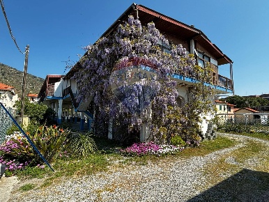 Foto Hotel in via alla spiaggia, Ventimiglia Nervia di 430 m² con 22 locali