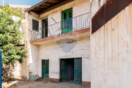 Foto Casa indipendente in via Francesco Crispi, Trecastagni di 127 m²