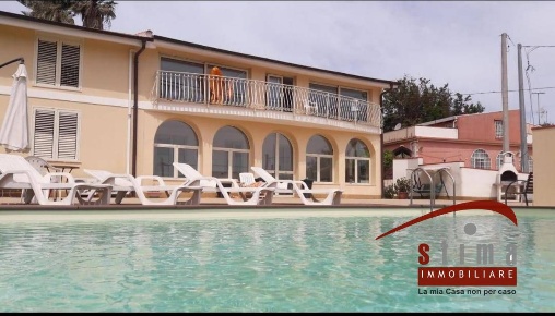 Foto Villa singola in via maddalena, Siracusa Isola di 500 m² con 15 locali