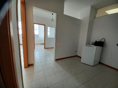 Foto Ufficio in Via Newton, Ravenna Alberti - Galilei di 83 m² con 3 locali