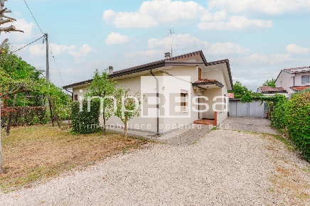 Foto Casa indipendente in VIA PIALOI, Marcon Zona Industriale di 129 m²