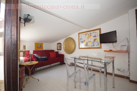 Foto Appartamento in Via Sottoriva, Verona Centro Storico di 72 m²