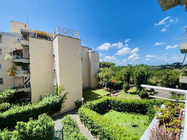 Foto Appartamento in Via Poggio Verde, Roma Casetta Mattei - Corviale
