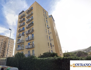 Foto Appartamento in Viale Piazza Armerina, Palermo di 90 m² con 4 locali