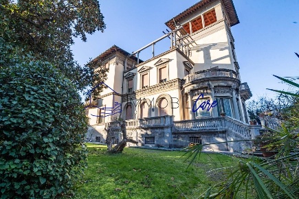 Foto Villa unifamiliare a Pisa Sant'Antonio di 1648 m² con 10 locali