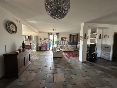 Foto Villa unifamiliare a Montescudaio di 420 m² con 11 locali in vendita