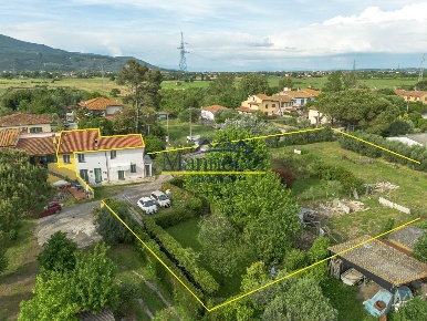 Foto Casa indipendente a Cascina Semicentro di 165 m² con 5 locali
