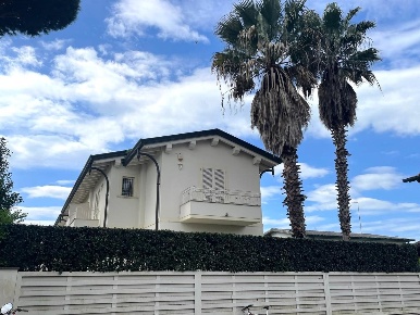 Foto Villa bifamiliare a Montignoso Cinquale di 150 m² con 5 locali