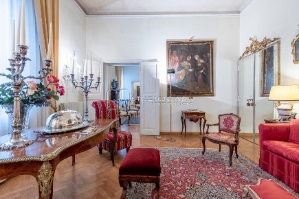 Foto Appartamento a Pisa San Francesco di 320 m² con 8 locali in affitto