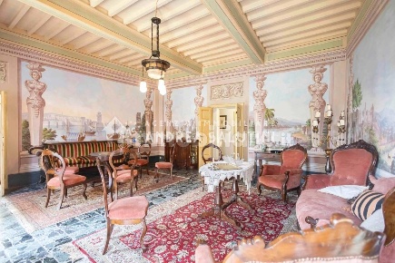Foto Villa unifamiliare a Buti Centro di 628 m² con 23 locali in vendita