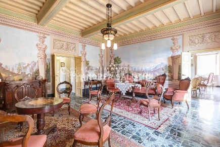 Foto Villa unifamiliare a Buti Centro di 628 m² con 23 locali in vendita