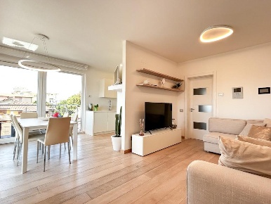 Foto Appartamento a Camaiore Lido di Camaiore di 100 m² con 7 locali
