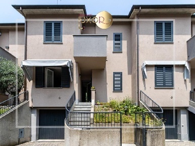 Foto Villa a schiera in via Carlo Porta, Barzago Centro di 144 m²