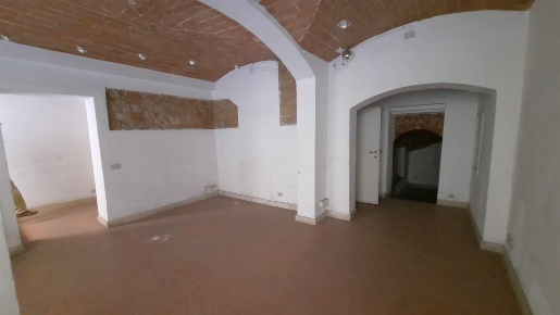 Foto Negozio a Siena Lizza - Camollia di 40 m² con 4 locali in affitto