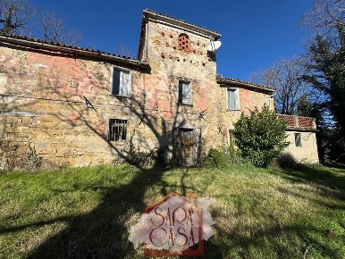 Foto Casa indipendente a Tredozio di 236 m² con 5 locali in vendita