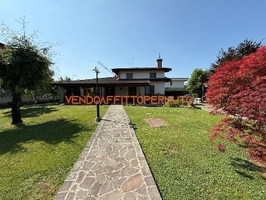Foto Villa unifamiliare in VIA LOMBARDIA, Romano di Lombardia di 110 m²