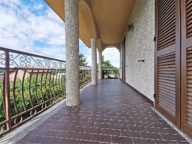 Foto Appartamento in Via Mazzini, Orsenigo Centro di 115 m² con 4 locali