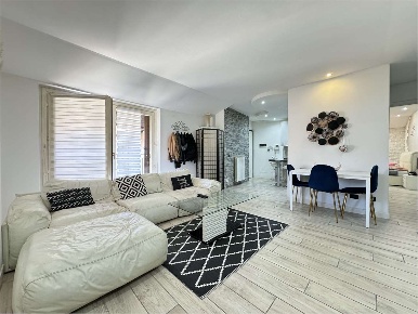 Foto Appartamento in via Milano 9, Lomazzo Centro di 85 m² con 3 locali