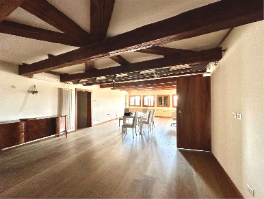 Foto Appartamento in Campo Santo Stefano, Venezia San Marco di 150 m²