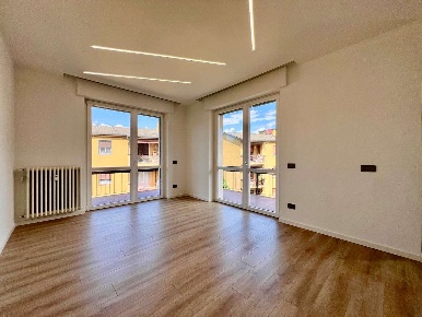 Foto Appartamento in Viale Ticino, Gavirate Centro di 90 m² con 3 locali