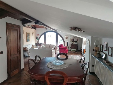 Foto Appartamento in Piazza Crispi, Aversa di 80 m² con 4 locali in vendita