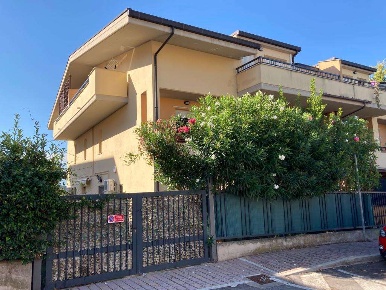 Foto Appartamento in VIA VITTORIO EMANUELE II 30, Montesilvano di 150 m²
