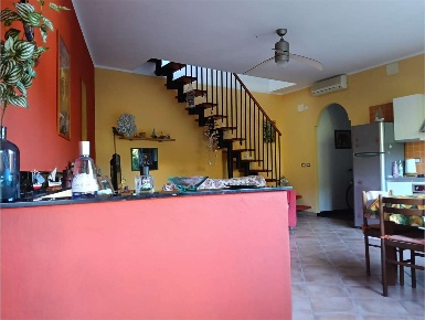 Foto Appartamento in Via Magiarda  17, Spotorno di 87 m² con 3 locali