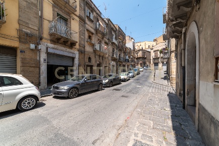 Foto Locale commerciale a Caltagirone Borgo di 35 m² con 1 locali