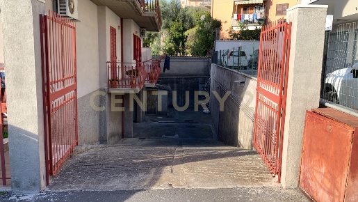 Foto Posti auto in Via Riposto 18, Mascalucia Centro di 39 m² con 1 locali