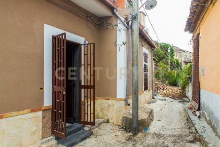 Foto Casa indipendente a Motta Sant'Anastasia di 60 m² con 2 locali