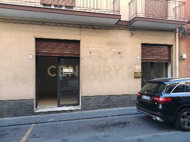 Foto Locale commerciale a Aci Catena Centro di 41 m² con 1 locali