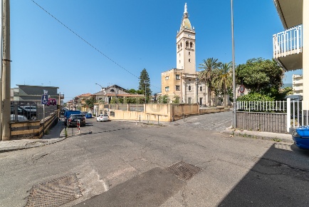 Foto Locale commerciale a Fiumefreddo di Sicilia di 158 m² con 3 locali