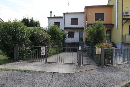 Foto Villa a schiera a Bondeno Centro di 180 m² con 5 locali in vendita