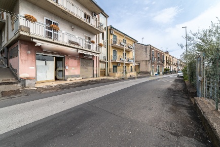 Foto Locale commerciale a Aci Castello di 158 m² con 1 locali in vendita