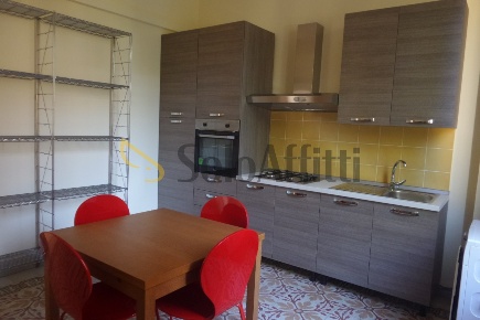 Foto Appartamento in Via Guarino Guarini 18, Modena di 90 m² con 4 locali