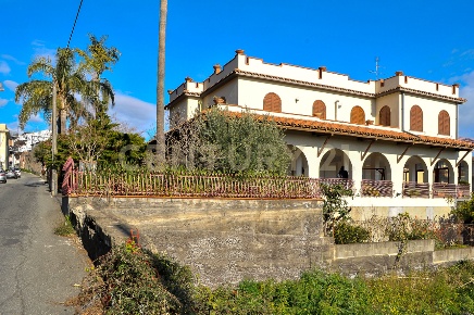 Foto Villa unifamiliare in Via Musumeci 47, Giarre Centro di 620 m²