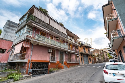 Foto Appartamento a Aci Catena Centro di 114 m² con 4 locali in vendita
