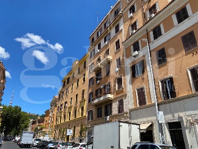 Foto Negozio in Via Trionfale 98, Roma Piazzale degli Eroi di 57 m²