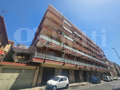 Foto Negozio in Via Santa Marta 278, Messina Gonzaga di 86 m² con 2 locali