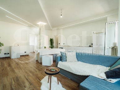 Foto Appartamento in Via Vigone 27, Pinerolo Centro di 102 m² con 4 locali