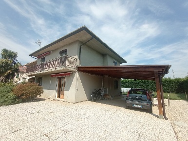 Foto Villa bifamiliare in Via Cavarzere localitÃ  Fossaviera 00, Cavarzere