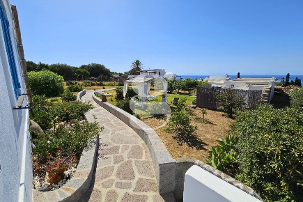 Foto Attività commerciale in Via DRAUTT SNC, Lipari Panarea di 345 m²