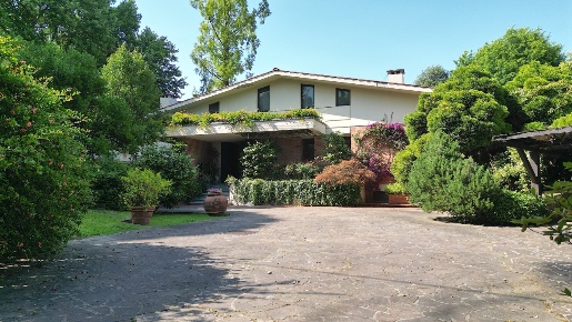 Foto Villa unifamiliare in Via di Moriano, Lucca di 940 m² con 12 locali