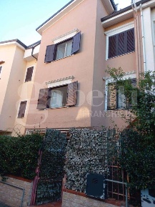 Foto Villa a schiera in Via Piave 22, Scalea di 216 m² con 9 locali