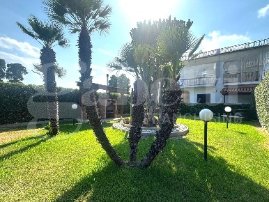 Foto Villa unifamiliare in BORGELLUSA, Avola Centro di 153 m² con 6 locali