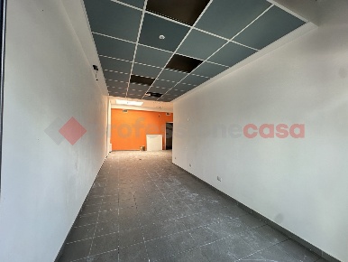 Foto Negozio in Via ALCIDE DE GASPERI 10, Alatri Centro di 70 m² in affitto