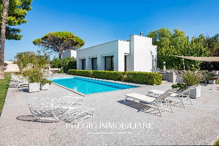 Foto Villa unifamiliare in Strada Comunale San Vito, Galatina di 375 m²